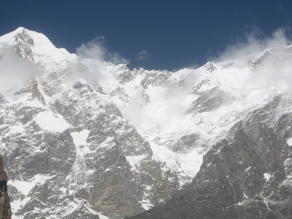 Hunza on a Budget: Cheap Routes, Stays and Tips