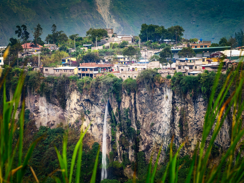 Banos Ecuador on a Budget: Cheap Routes, Stays and Tips