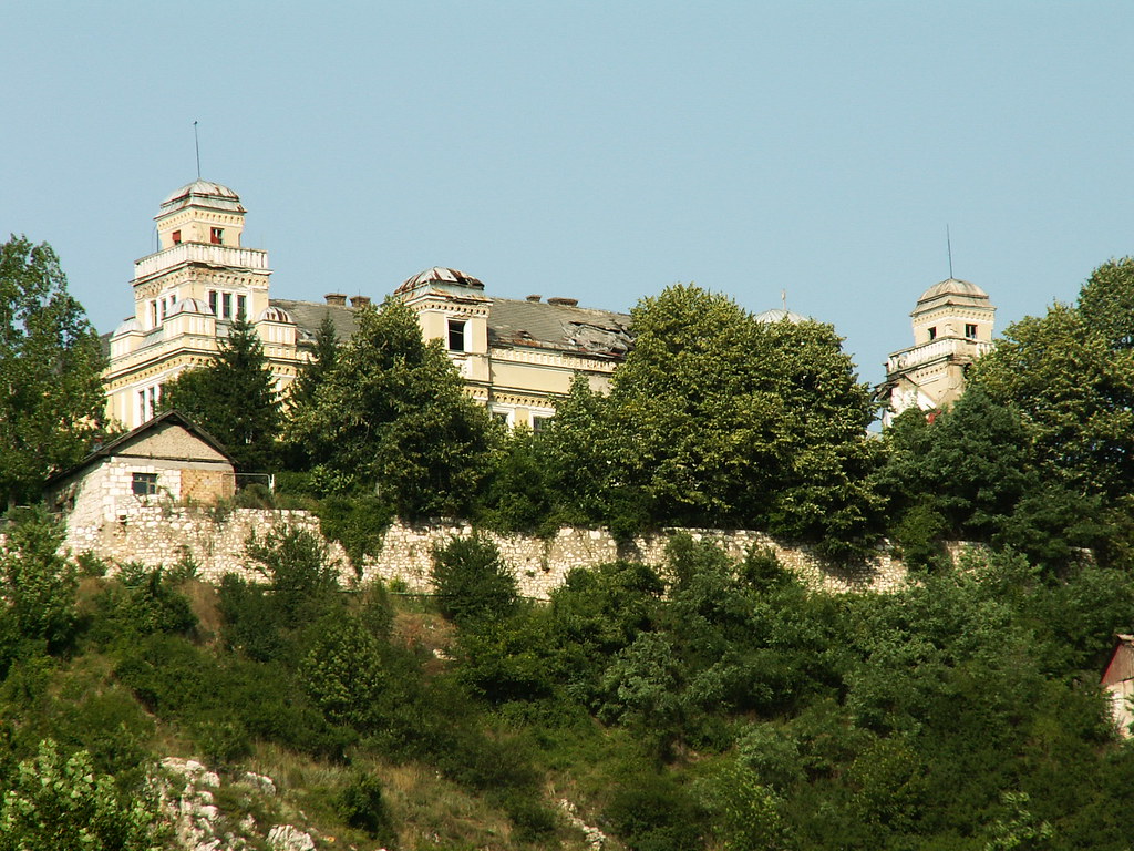 Jajce on a Budget: Cheap Routes, Stays and Tips