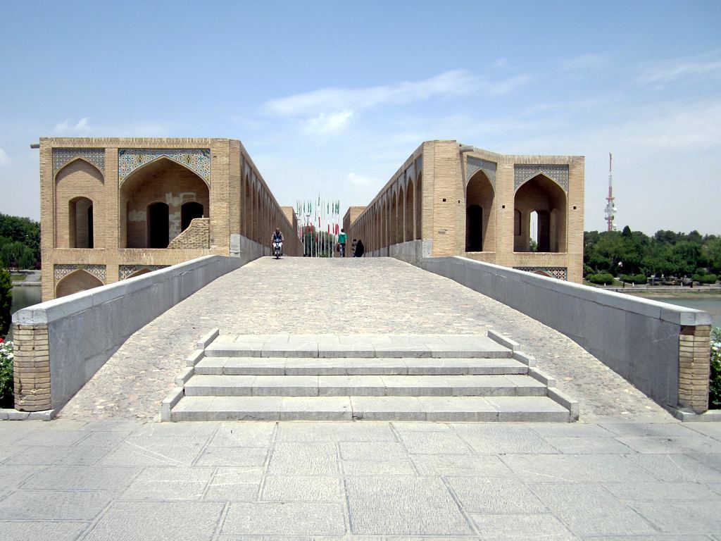 Isfahan on a Budget: Cheap Routes, Stays and Tips
